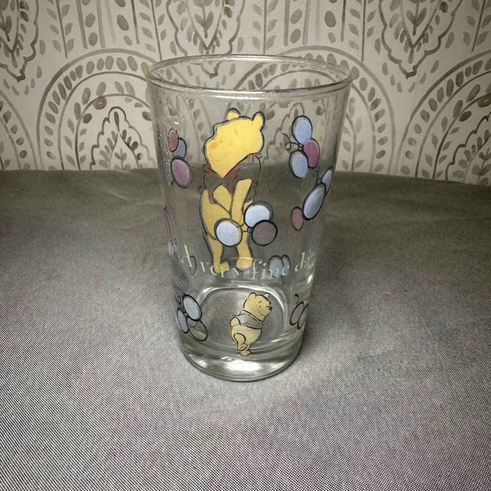 Winnie the Pooh Glass Tumbler Everyday Fun Bubble‎ Design Vintage
